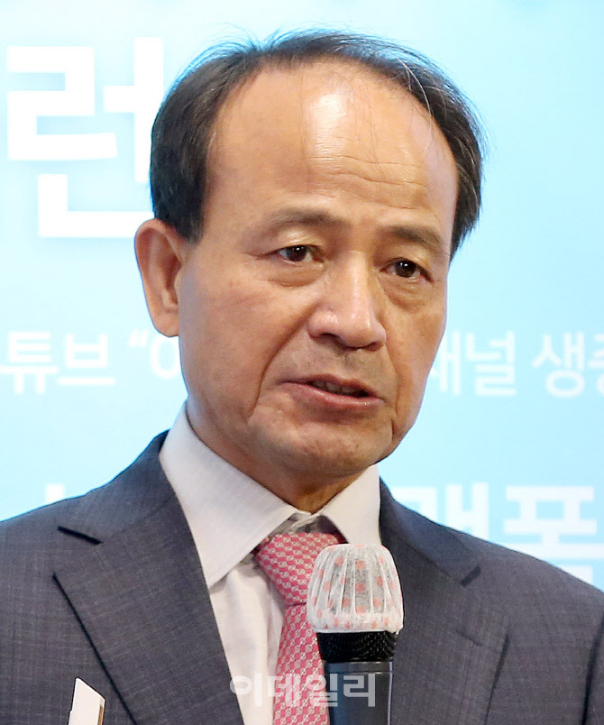 '제4회 이데일리 글로벌 제약바이오 콘퍼런스'에서 강연하는 강창율 셀리드 대표                                                                                                             