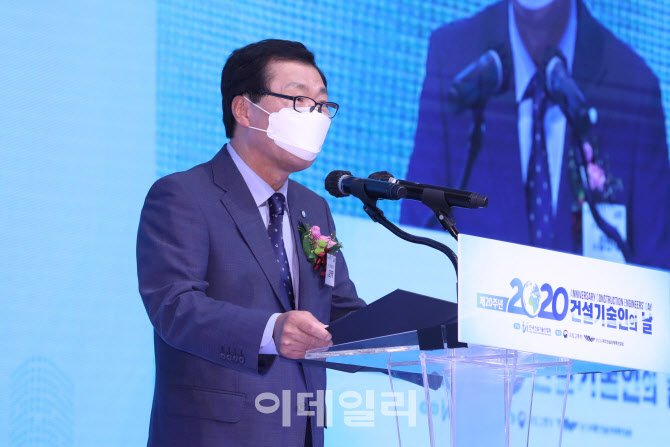 인사말하는 김연태 한국건설기술인협회 회장                                                                                                                                                         