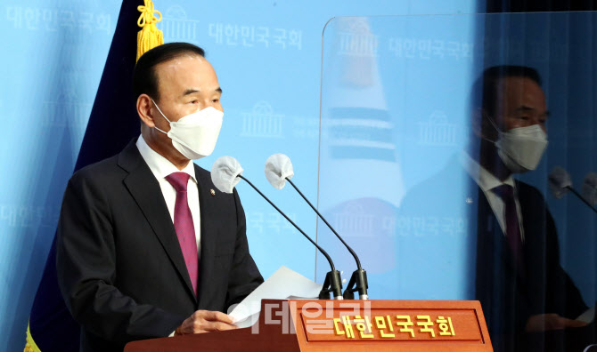 특혜 수주 의혹, '박덕흠 의원 탈당'                                                                                                                                                      