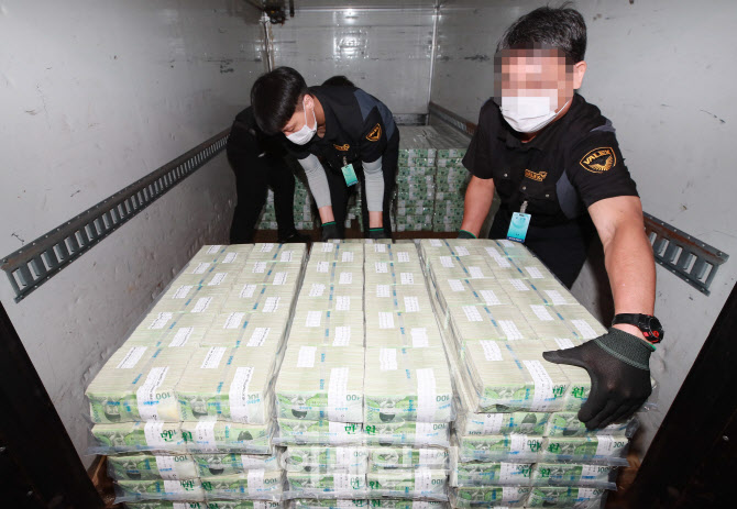 한국은행, '시중은행으로 추석 자금 방출'                                                                                                                                                 