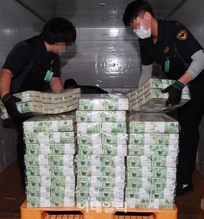 '시중은행으로 가는 추석 자금'                                                                                                                                                           