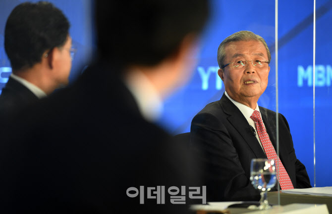 답하는 김종인 국민의힘 비대위원장                                                                                                                                                                 