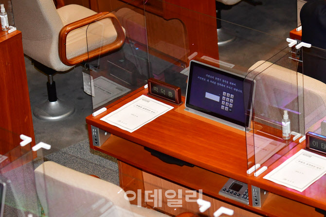 국회 본회의 참석하지 않은 박덕흠 의원                                                                                                                                                             