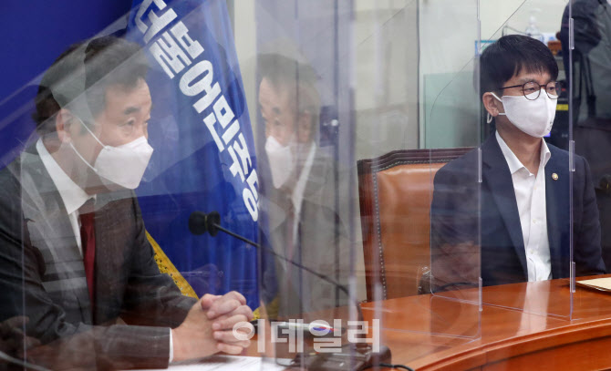 북한 해역 실종 선원 피격 사건 보고하는 박재민 국방부 차관                                                                                                                                         