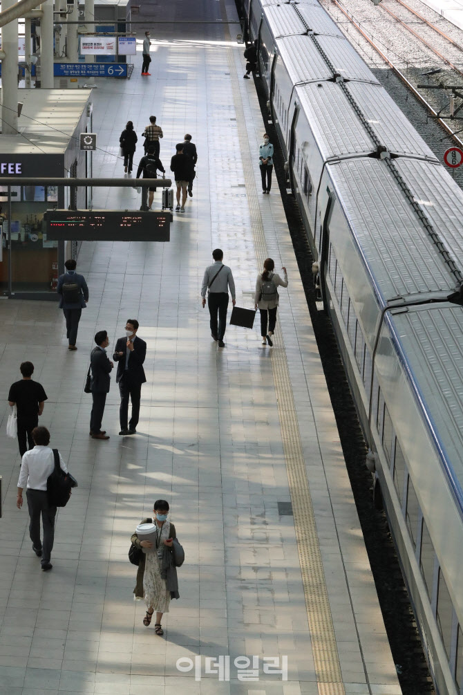 추석 앞두고 한산한 서울역                                                                                                                                                                         