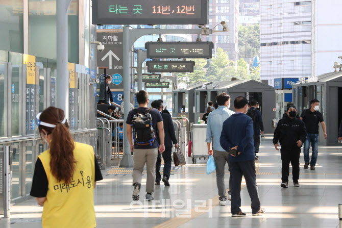 추석 앞두고 한산한 서울역                                                                                                                                                                         