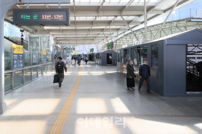 추석 연휴 앞두고 한산한 서울역                                                                                                                                                                    