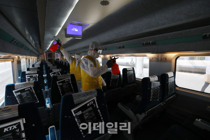 추석 하루 앞두고 열차 소독                                                                                                                                                                        