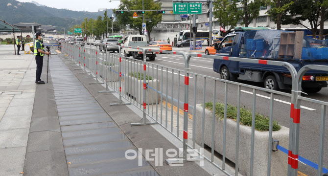 집회 금지 펜스 설치된 세종로                                                                                                                                                                      