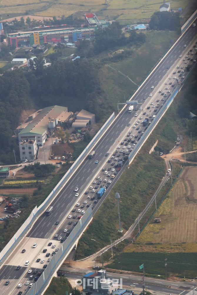 정체가 극심한 서해안고속도로                                                                                                                                                                      