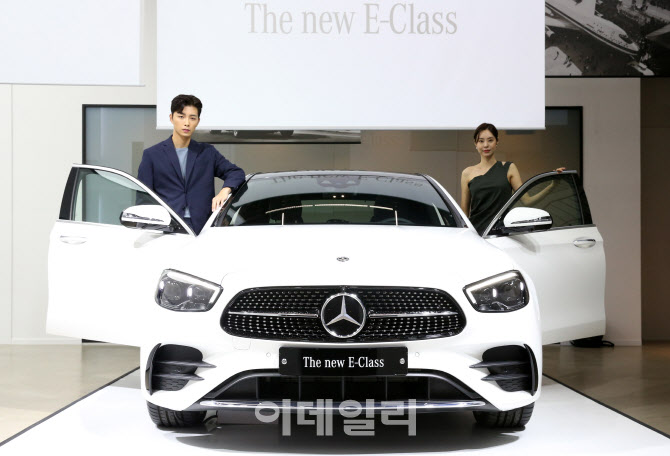 얼굴 바뀐 '더 뉴 메르세데스-벤츠 E 클래스' 한국 상륙                                                                                                                                    