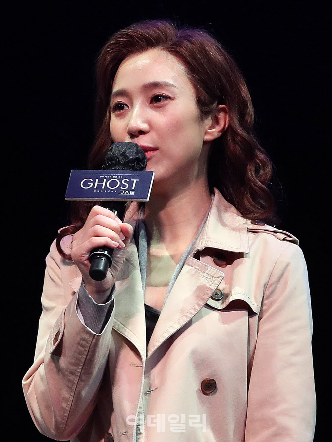 인사말하는 배우 박지연                                                                                                                                                                            