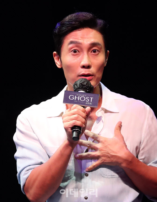 인사말하는 배우 김우형                                                                                                                                                                            