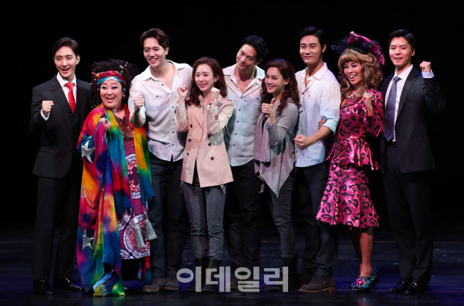 한자리에 모인 뮤지컬 '고스트' 배우들                                                                                                                                                    