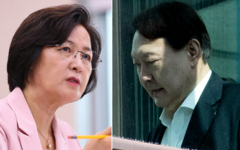 "라임 의혹 뭉개" vs "중상모략"…또다시 충돌한 秋·尹