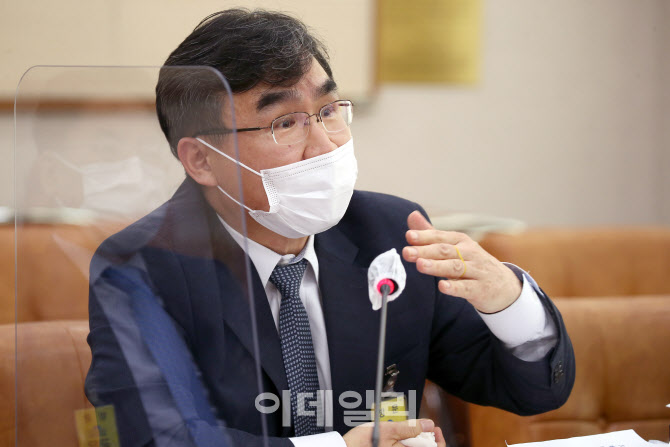 '답변하는 박순철 서울남부지검장'                                                                                                                                                        