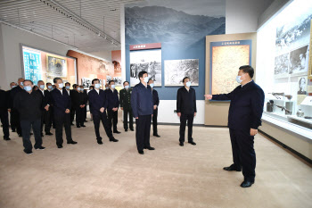 시진핑, 한국전 참전 기념 “인민군, 목숨 바쳐 혈투…세계 평화에 기여”