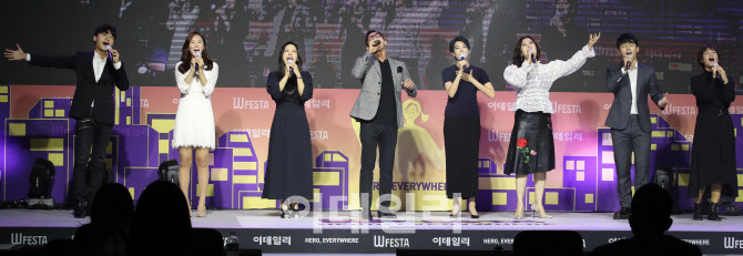 프로젝트 그룹 하모니, '영웅은 어디에나 있다'                                                                                                                                            