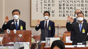 "친문무죄, 반문유죄"…법원에 쏟아진 코드판결 비판