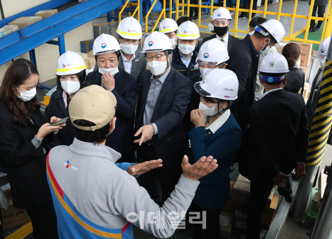 국정감사, '택배 현장 찾은 국회 환노위 의원들'                                                                                                                                           