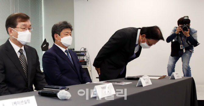 택배원 사망 관련해 고개 숙인 CJ대한통운                                                                                                                                                           