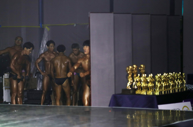 '트로피를 향해'                                                                                                                                                                               