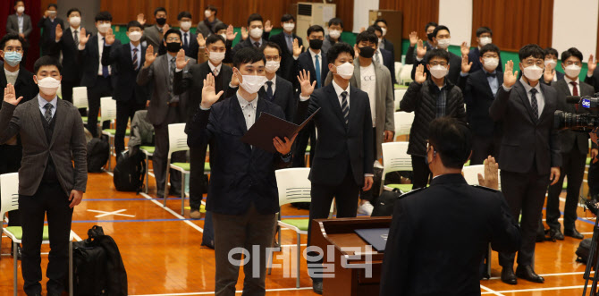 선서하는 '양심적 병역거부' 대체복무요원들                                                                                                                                               