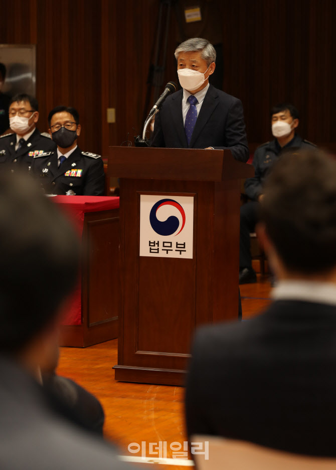 양심적 병역거부자 입교식에서 환영사하는 신경우 법무부 보안단장                                                                                                                                    