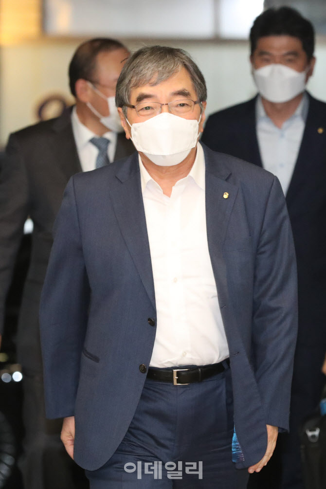 은행장 간담회 앞둔 윤석헌 금융감독원장                                                                                                                                                            