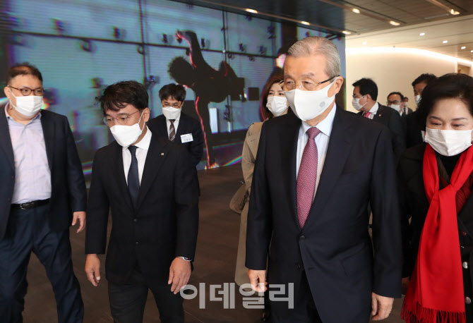 엔씨소프트 찾은 김종인 비대위원장                                                                                                                                                                 