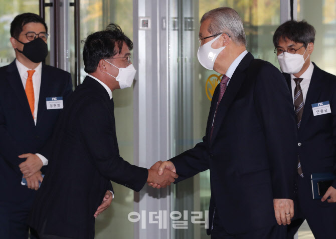 김종인-김택진, '악수'                                                                                                                                                                   