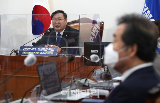 온택트 의원총회, '인사말하는 김태년 원내대표'                                                                                                                                           