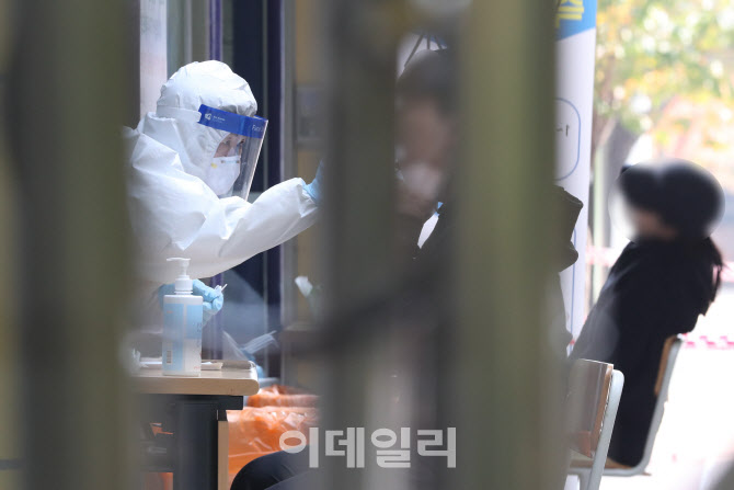 코로나19, 고등학교에서 확진자 발생                                                                                                                                                                