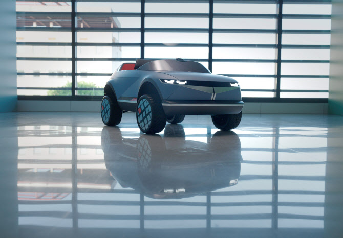  EV 콘셉트카 '45' 디자인 활용 어린이 전동차 공개                                                                                                                                        