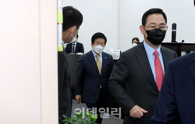 국회의장실 나서는 주호영 원내대표                                                                                                                                                                 