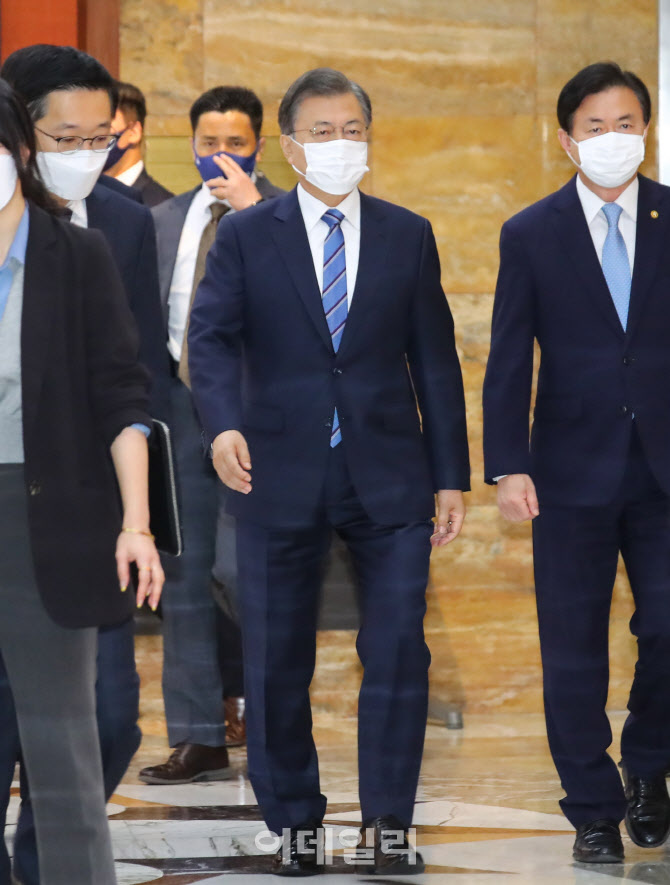 이동하는 문재인 대통령                                                                                                                                                                            