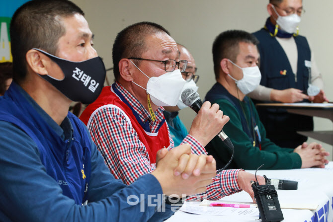 민주당 지역구 사무실 앞에서 10인 미만 규모의 집회 열 것                                                                                                                                           