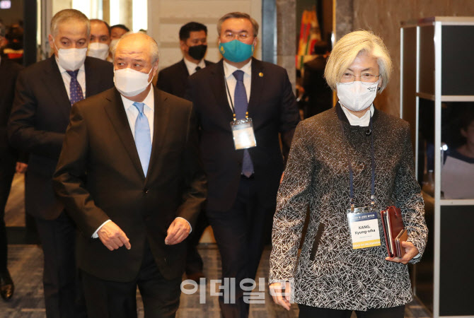 강경화 장관과 중앙아시아 국가 내빈들의 입장                                                                                                                                                       