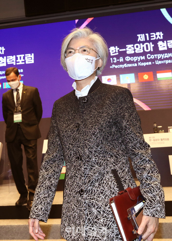 '한-중앙아 협력포럼' 마친 강경화 외교부 장관                                                                                                                                            