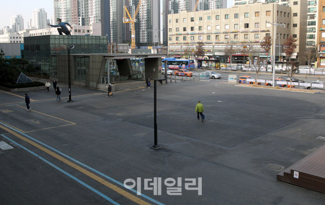  붐비던 인파 사라진 고속터미널                                                                                                                                                                    