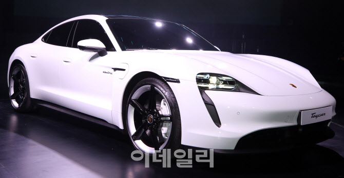 '포르쉐 타이칸 4S', 심장 바꿨지만 스포츠 DNA는 그대로                                                                                                                                   