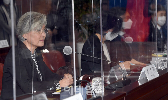 인사말하는 강경화 외교부 장관                                                                                                                                                                     