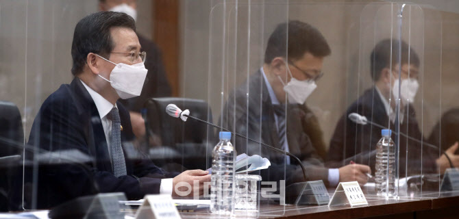 혁신성장 전략점검회의 주재하는 김용범 기재부 1차관                                                                                                                                                