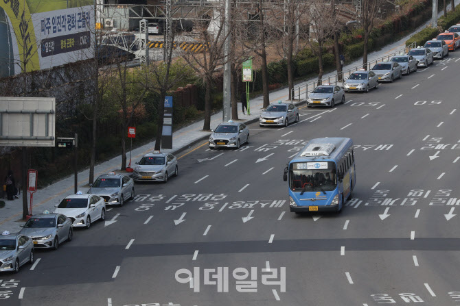 도로는 한산하지만 택시업계 '손님 없어 울상'                                                                                                                                             