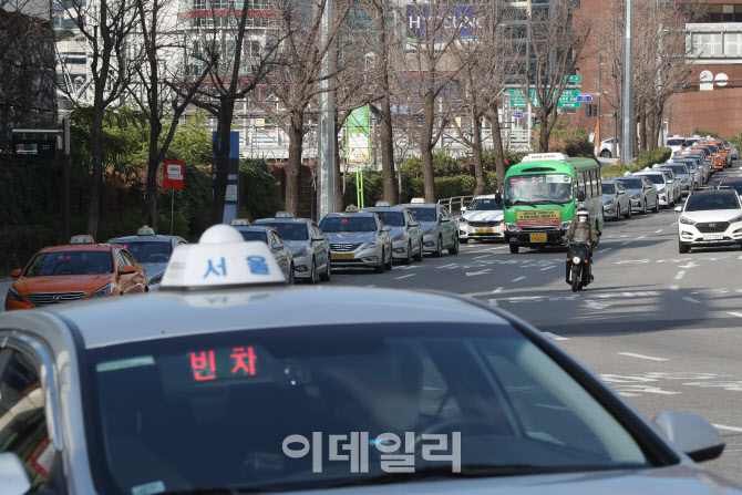 코로나19로 빈 택시 증가                                                                                                                                                                           