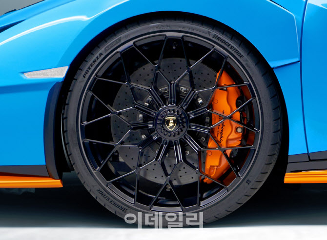 브리지스톤, 람보르기니 우라칸 STO에 타어이 공급한다 브리지스톤, 람보르기니 우라칸 Sto에 타어이 공급한다