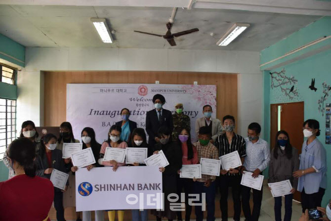 Shinhan Bank, scholarship project in 7 countries with overseas expansion  Community sponsor role