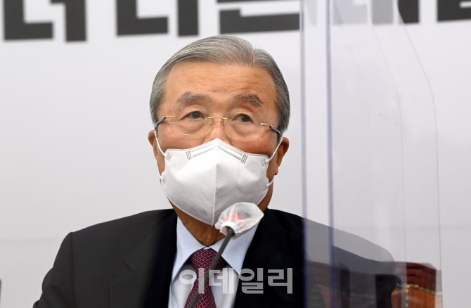 김종인, '37조 쓰고도 취업자 22만명 줄어...일자리 정부의 몰락'                                                                                                                           