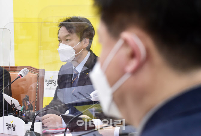 '모두발언하는 김종철 대표'                                                                                                                                                              