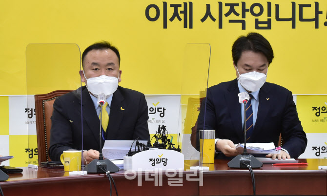 대표단 회의, '발언하는 김응호 부대표'                                                                                                                                                   